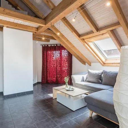 Ferienwohnung Leana Apartment